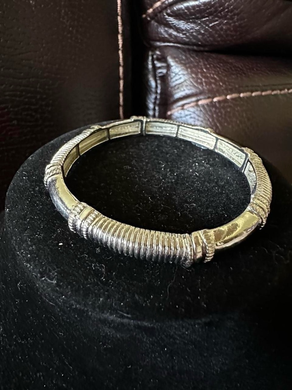 Vintage unique silver tone bracelet.